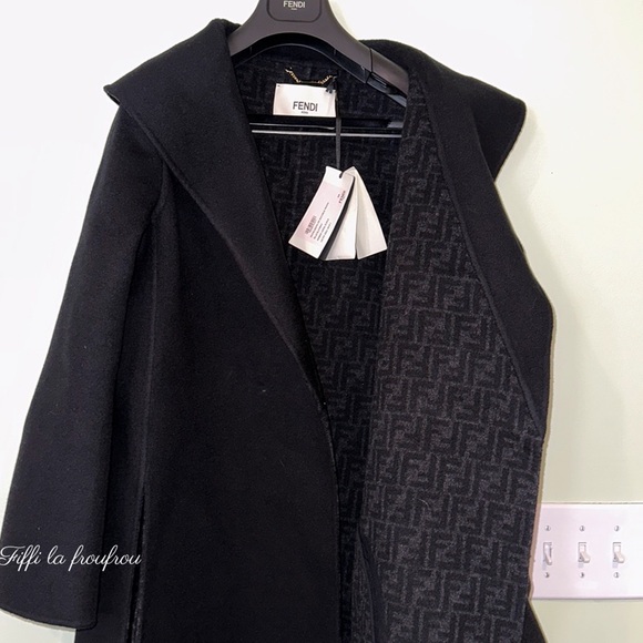 Authentic Fendi wool coat with scarf - Picture 4 of 15